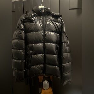 Moncler maya size 4 need gone asap